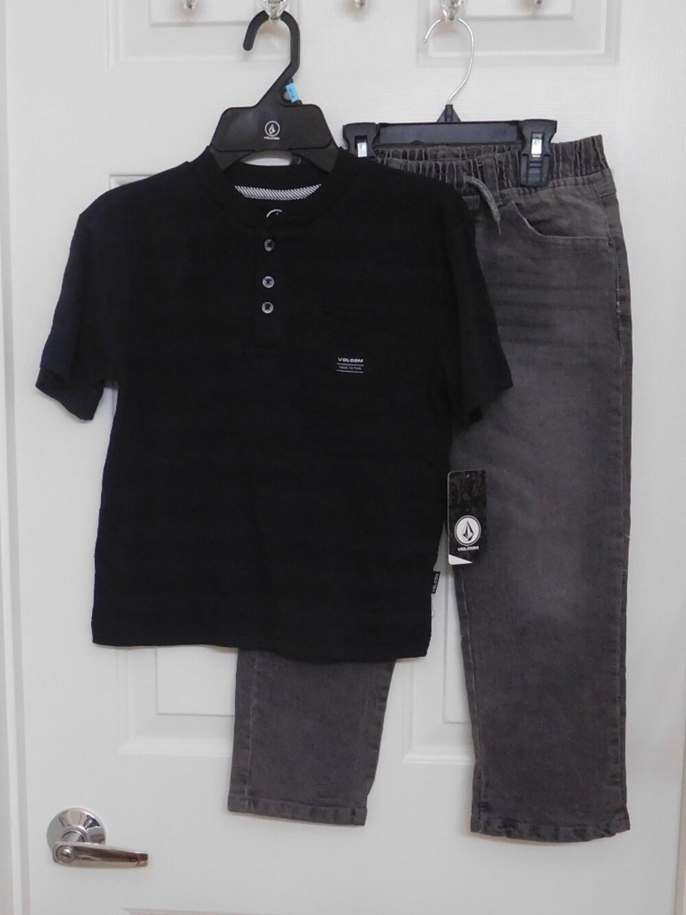 NWT 2pc Volcom Black Henley Shirt & Gray Jeans Set sz 5/6
